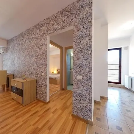 Old Town Flowery Apartment *