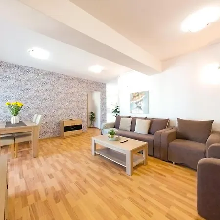 Old Town Flowery Apartment