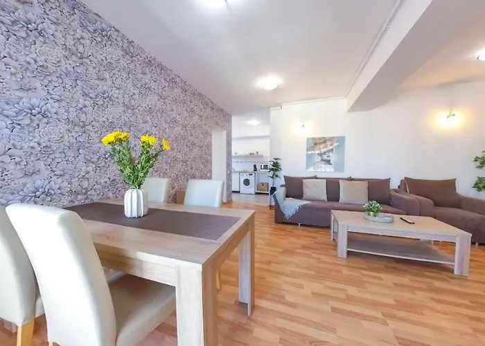Old Town Flowery Apartment
