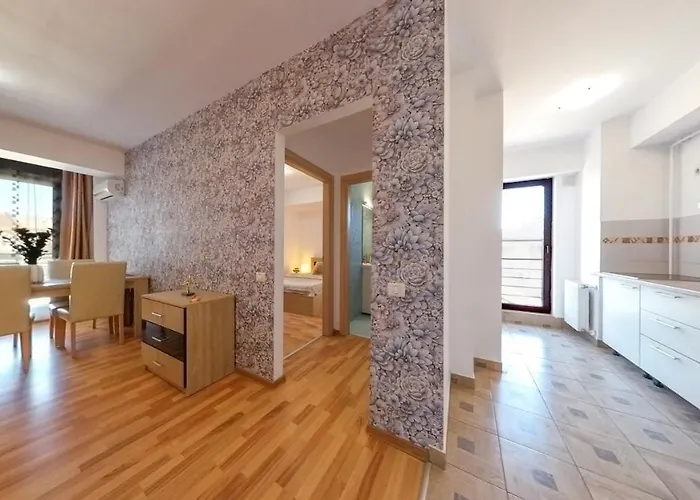 Old Town Flowery Apartman *