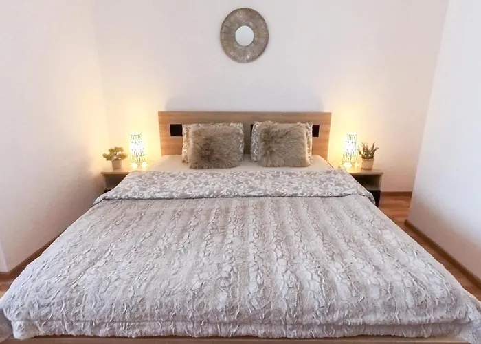 Old Town Flowery 布加勒斯特